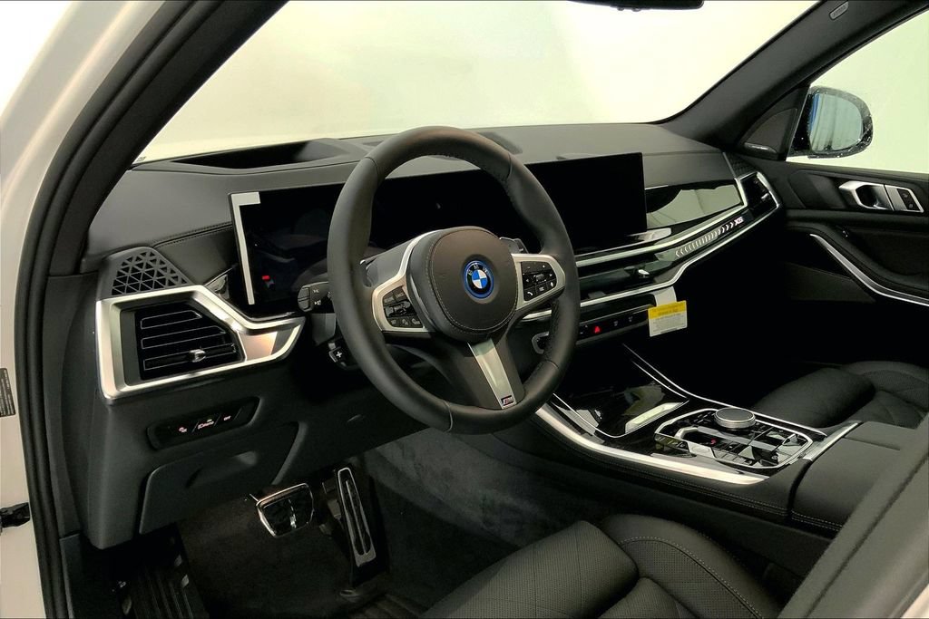 New 2026 BMW X5 xDrive50e w/ M Sport Package AWD/4WD image 4