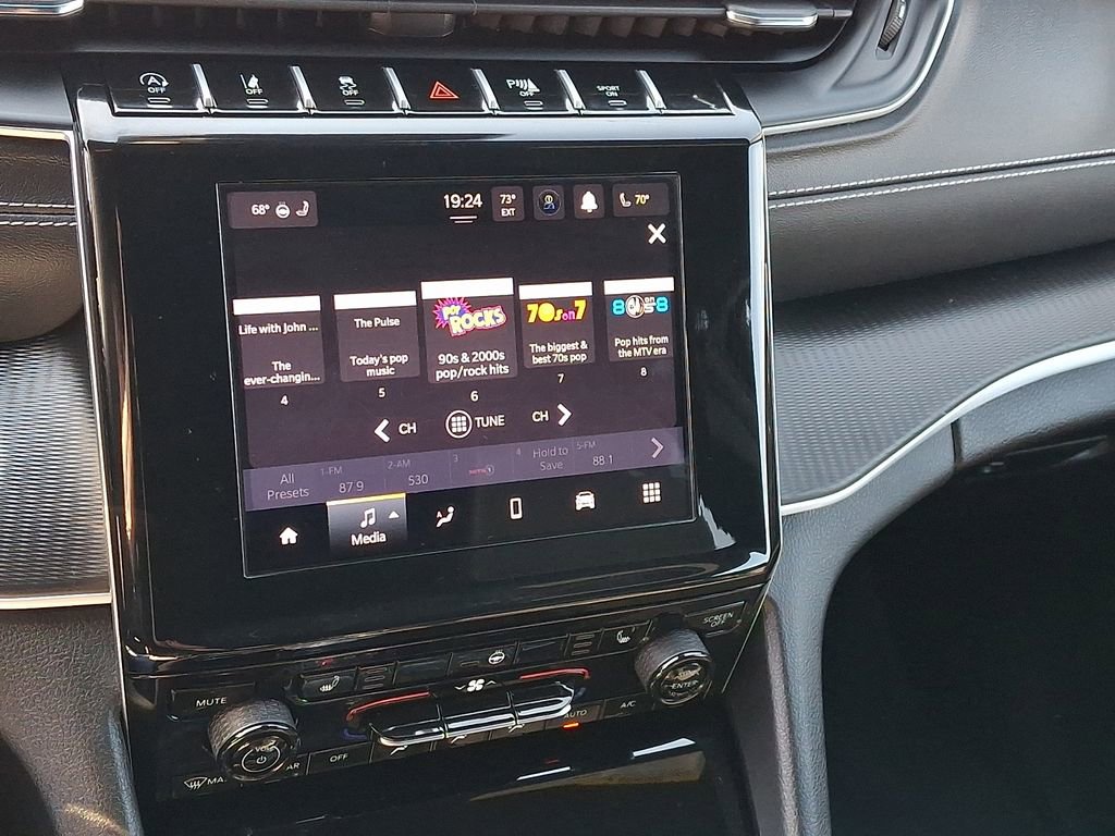 Used 2025 Jeep Grand Cherokee Altitude image 19