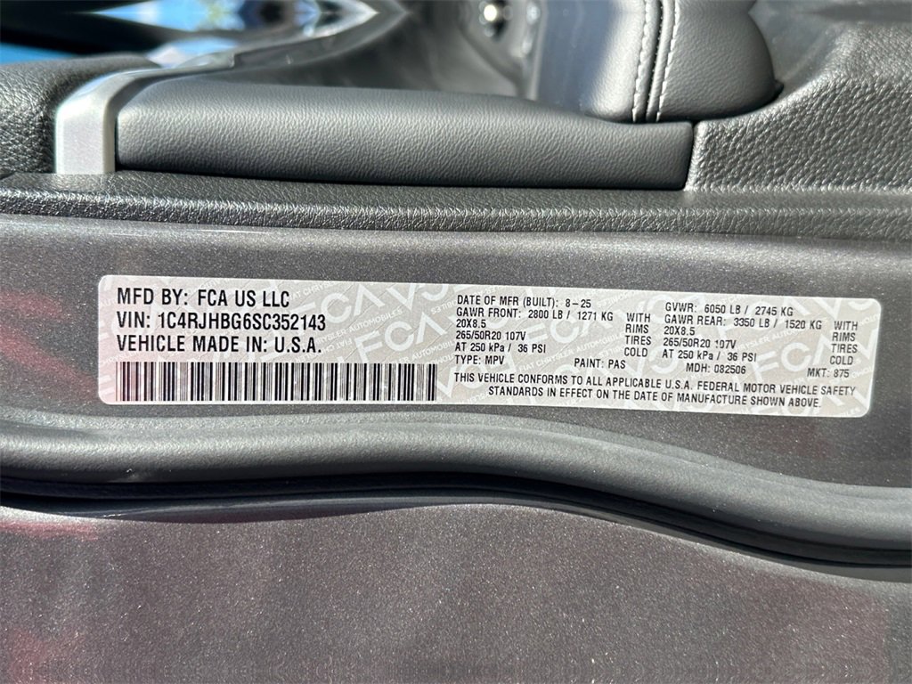 New 2025 Jeep Grand Cherokee Limited w/ Black Appearance Package image 30