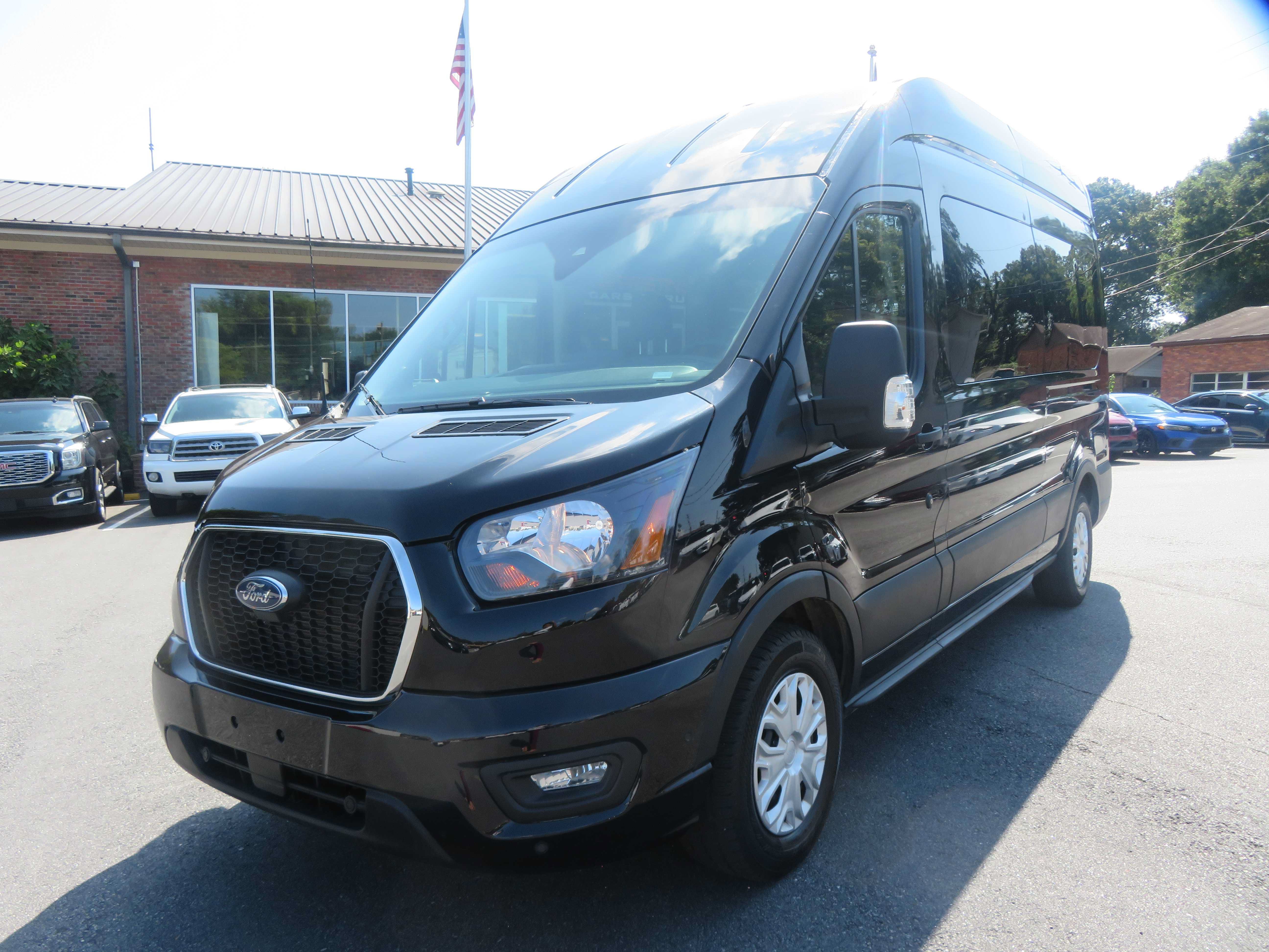 Used 2025 Ford Transit 350 XLT RWD image 1