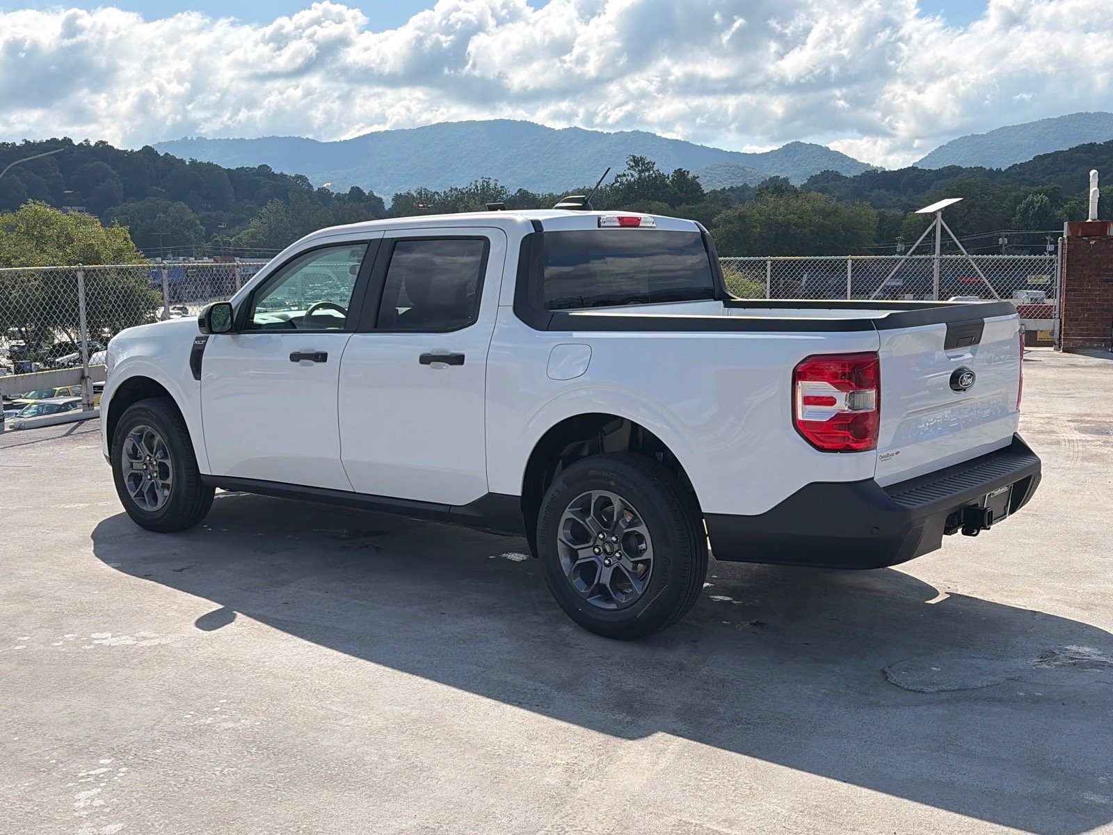 New 2026 Ford Maverick XLT w/ XLT Luxury Package FWD image 5