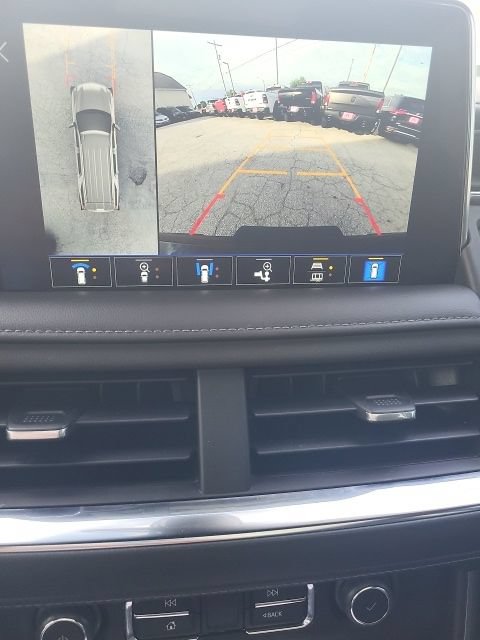 Used 2022 Chevrolet Tahoe Z71 w/ Luxury Package AWD/4WD image 29