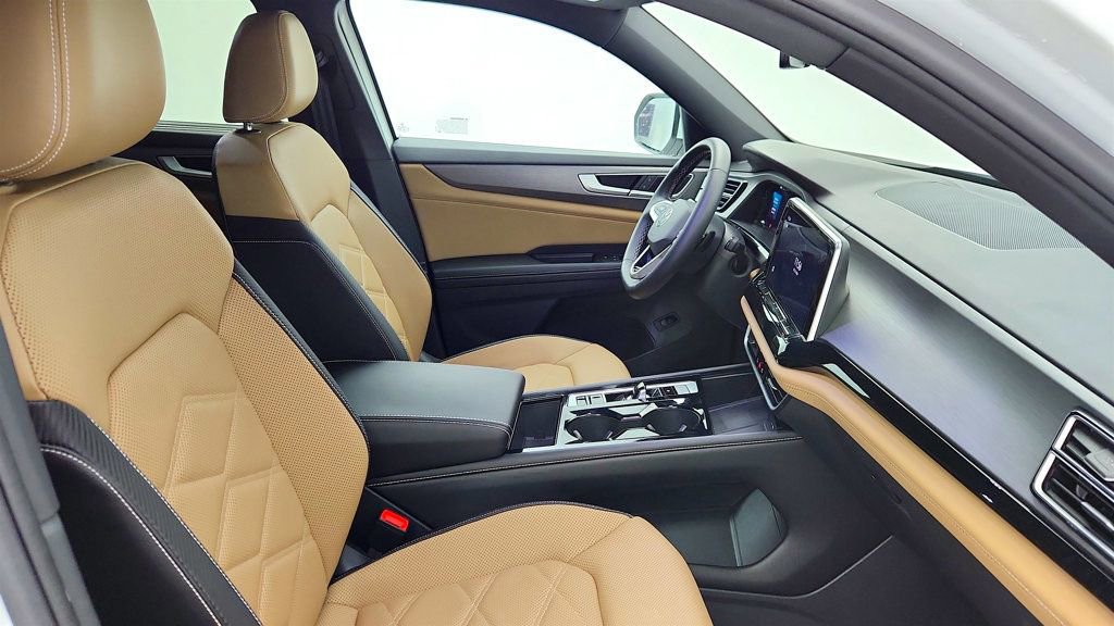 Used 2024 Volkswagen Atlas Cross Sport SE w/ Panoramic Sunroof Package image 24