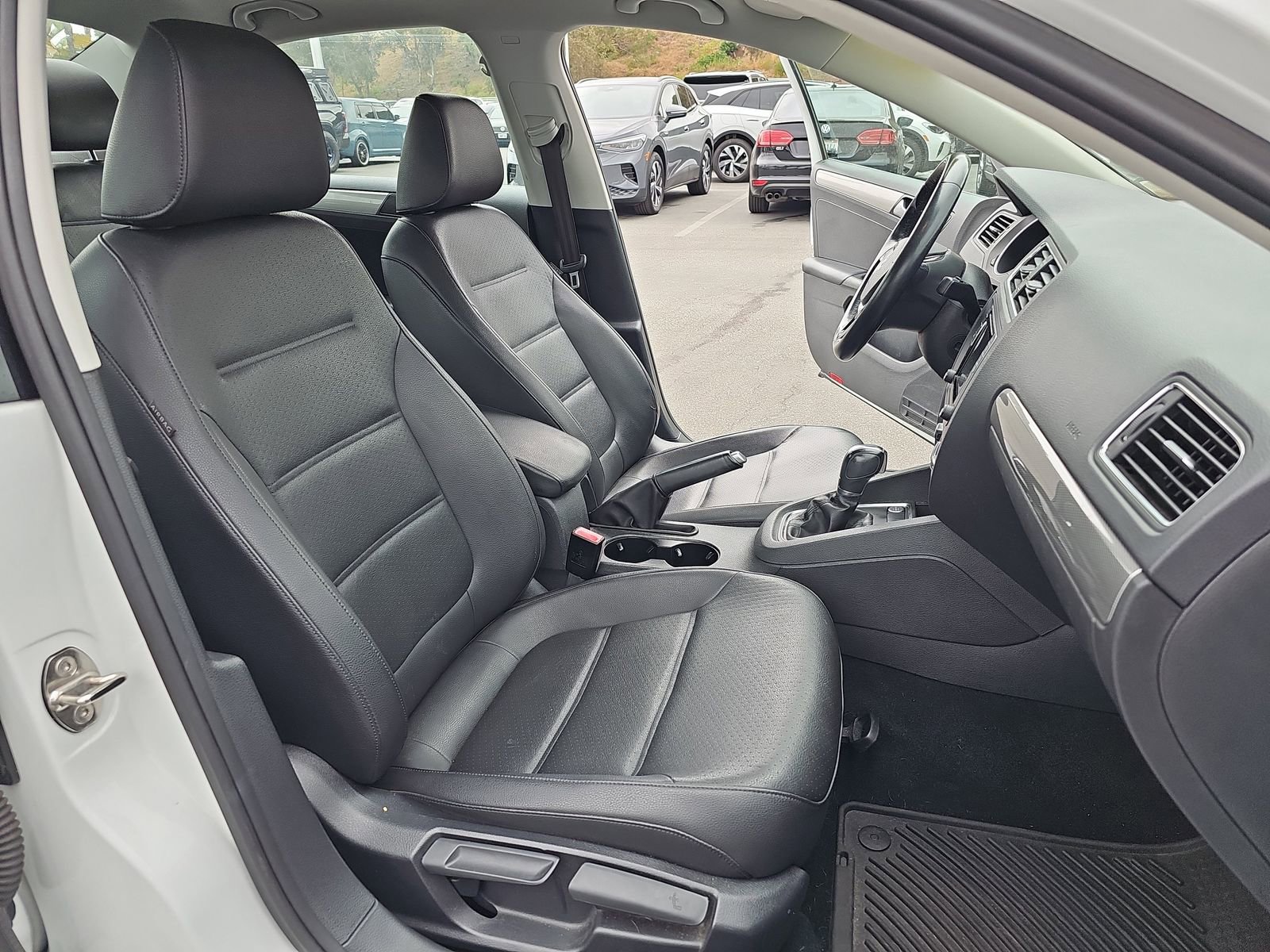 Used 2017 Volkswagen Jetta SE FWD image 13