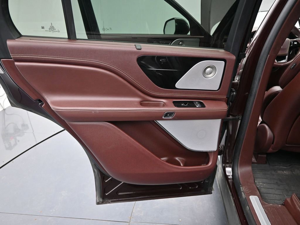 Used 2023 Lincoln Aviator Black Label w/ Jet Package image 15