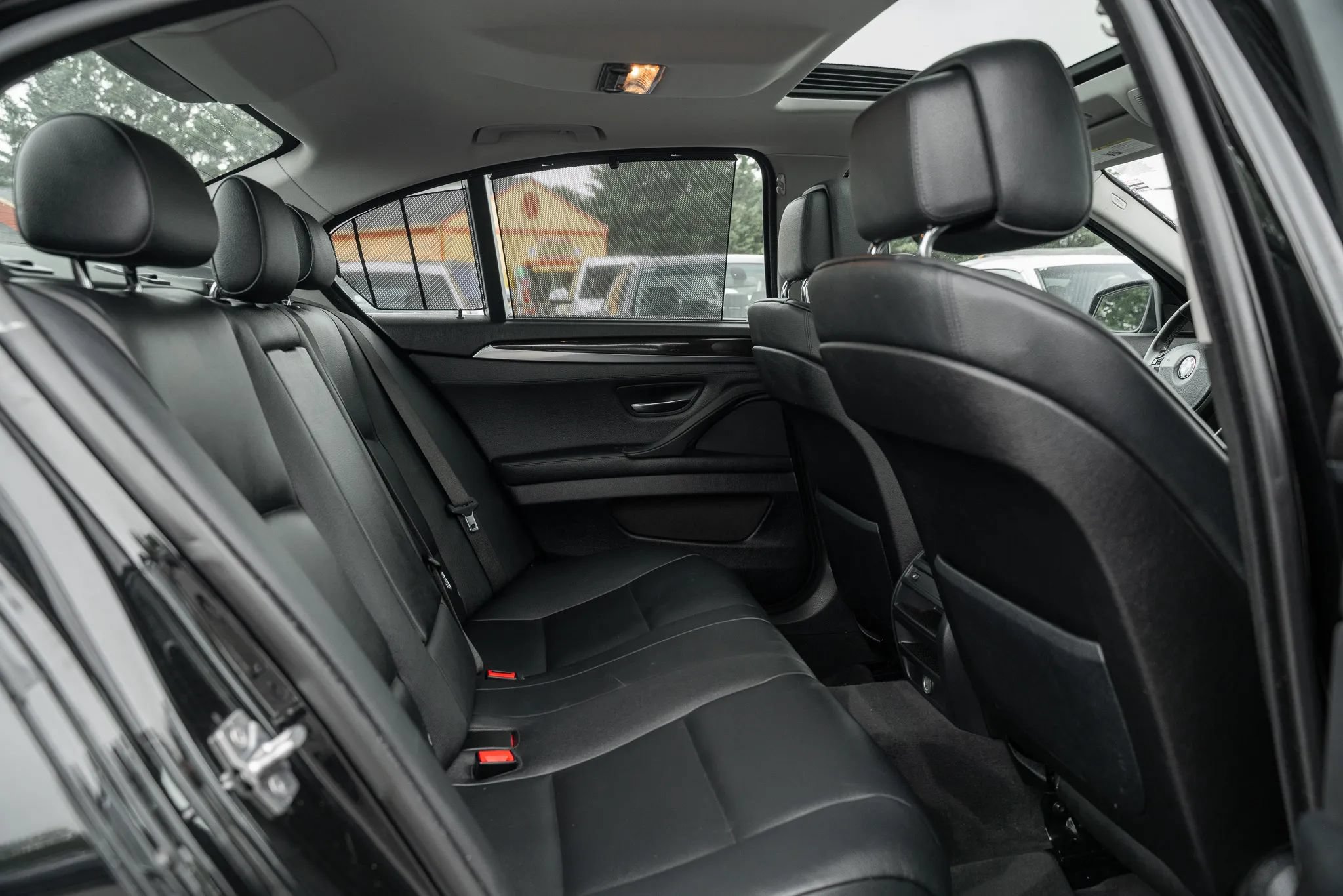 Used 2011 BMW 550i xDrive Sedan AWD/4WD image 14