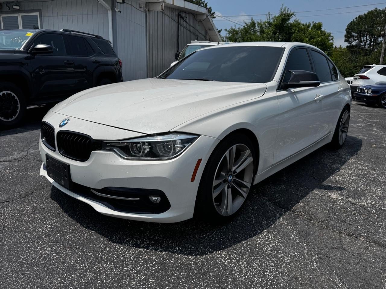 Used 2018 BMW 330i xDrive Sedan AWD/4WD image 2