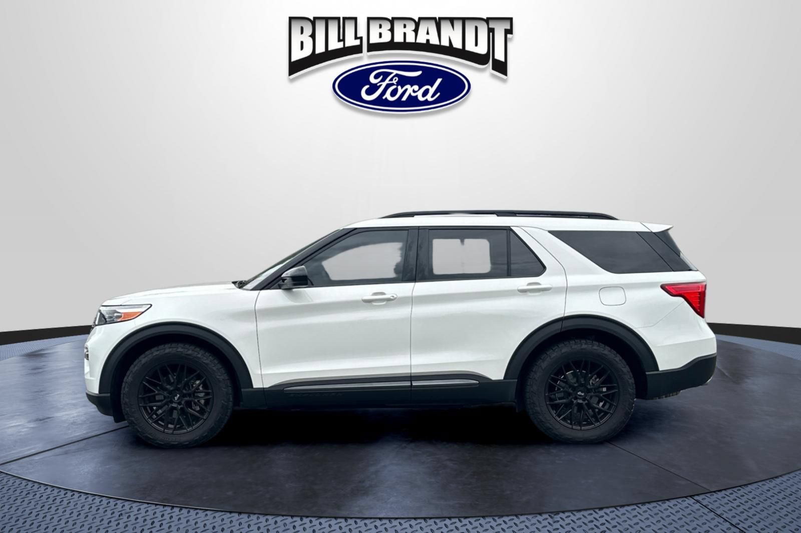 Used 2023 Ford Explorer XLT w/ Equipment Group 202A AWD/4WD image 6