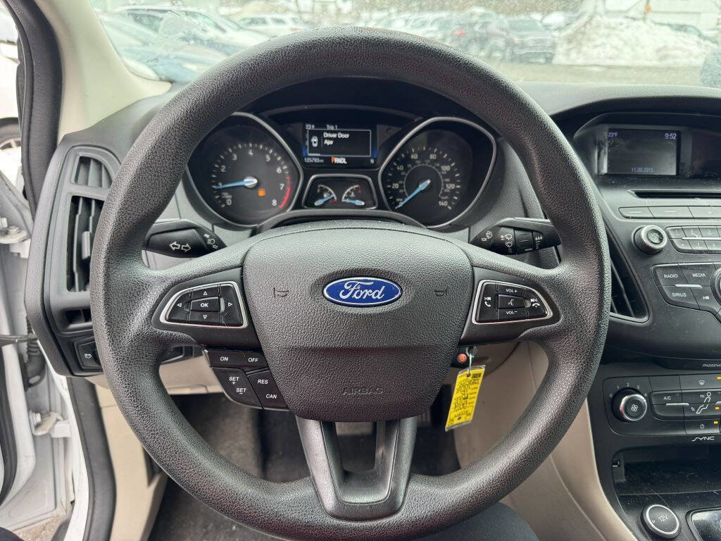 Used 2016 Ford Focus SE image 9