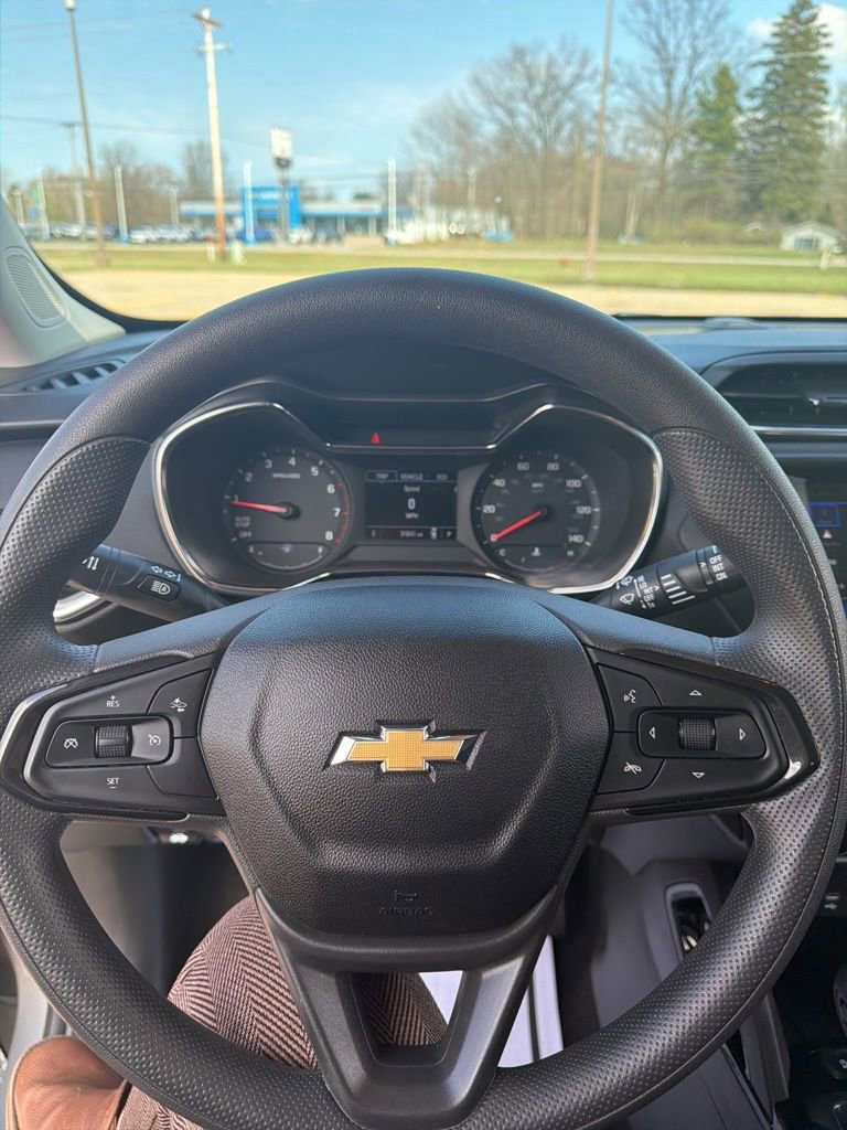 Used 2023 Chevrolet TrailBlazer LT FWD image 10