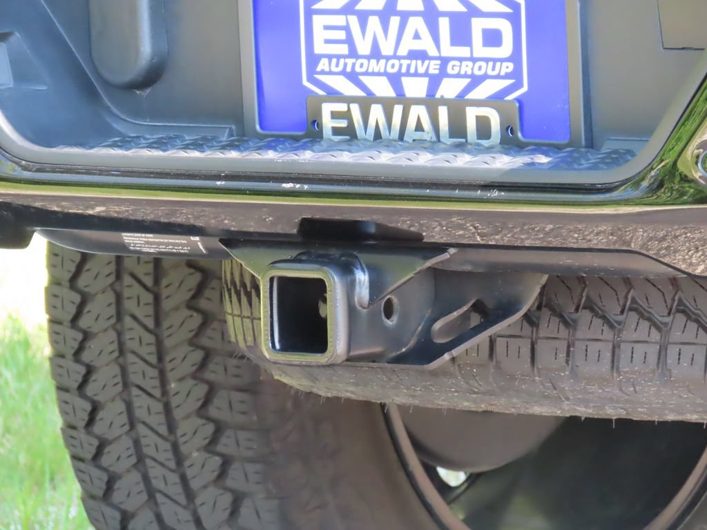 Used 2024 Chevrolet Colorado Trail Boss w/ Technology Package AWD/4WD image 12