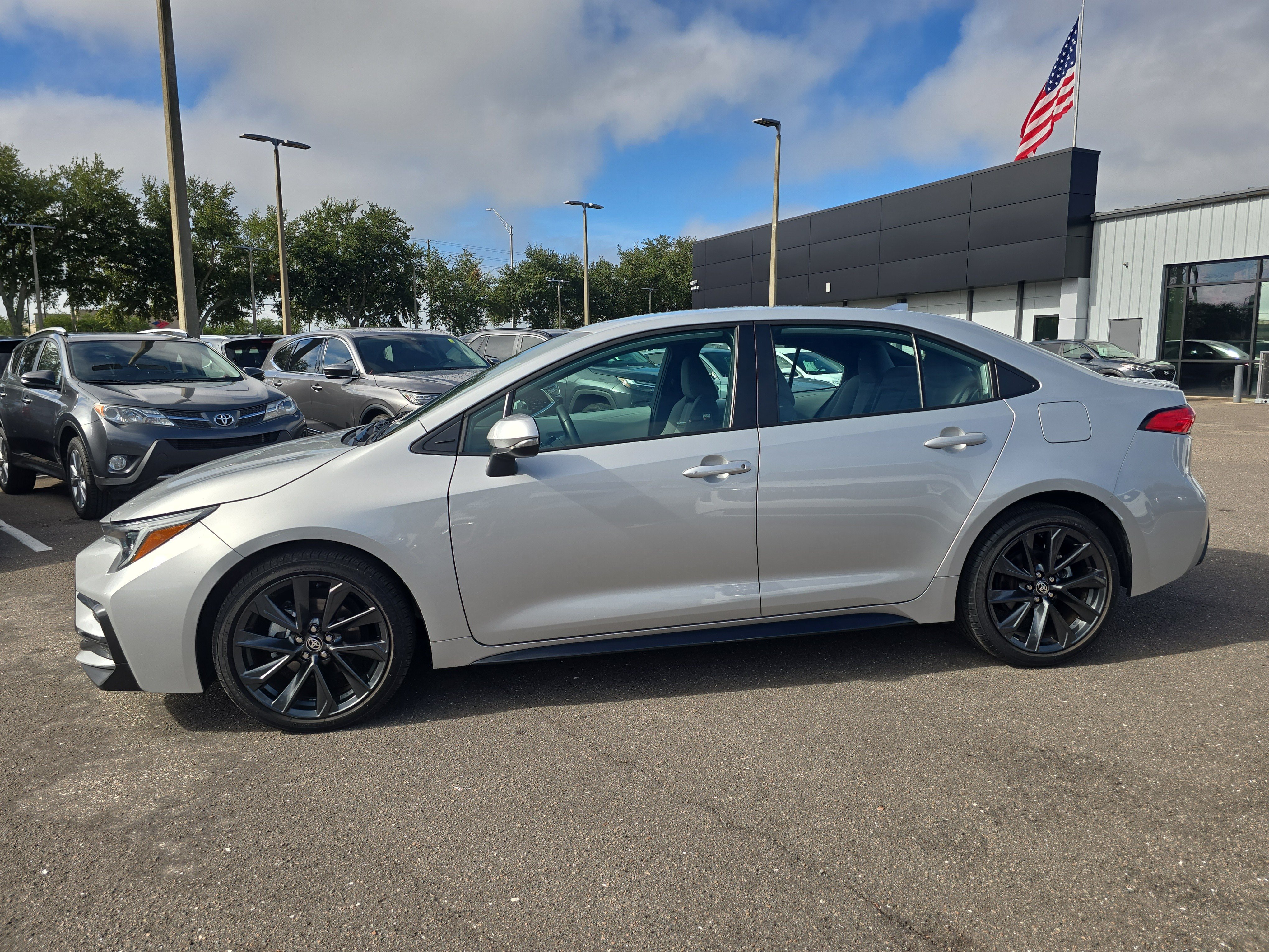 Used 2025 Toyota Corolla SE FWD image 5