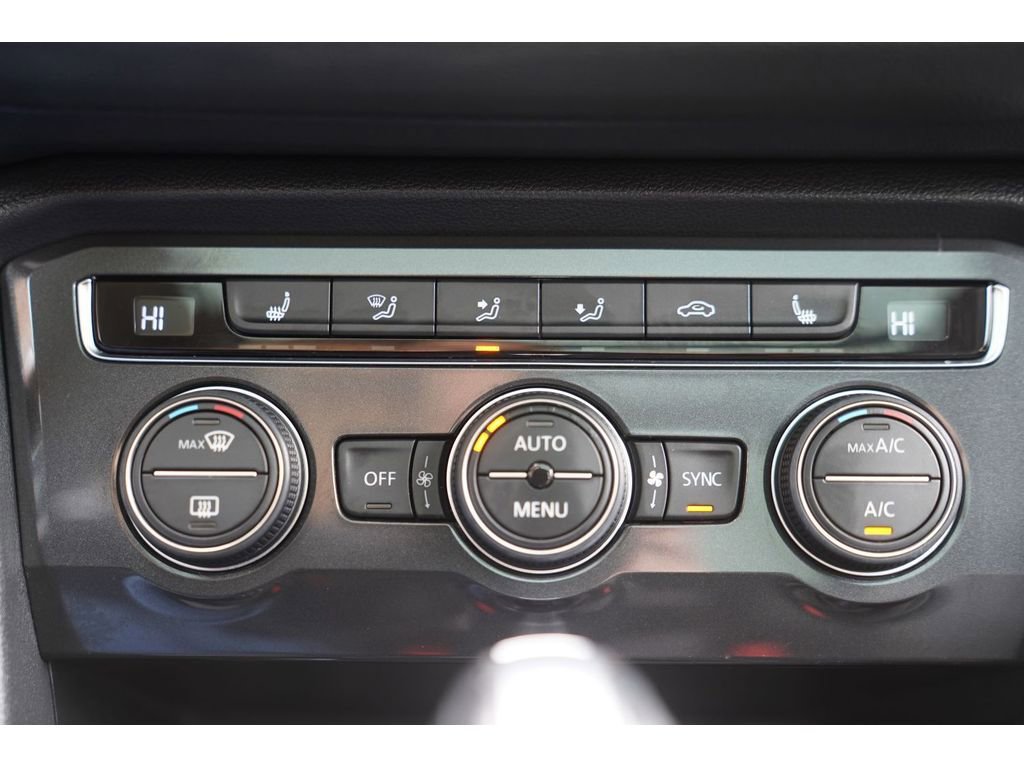 Used 2018 Volkswagen Tiguan SE w/ Panoramic Sunroof Package image 19