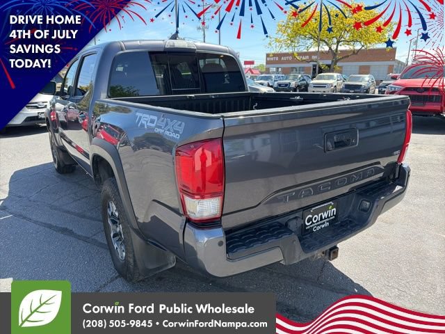 Used 2017 Toyota Tacoma TRD Off-Road w/ Premium & Technology Package AWD/4WD image 7
