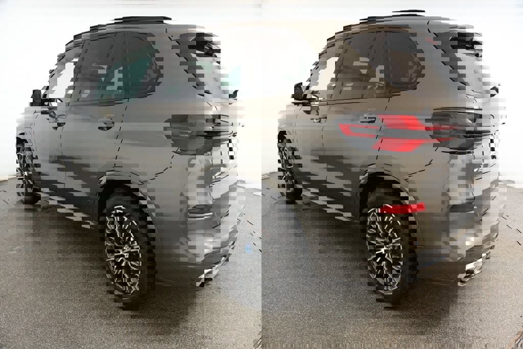 Used 2024 BMW X5 xDrive50e w/ M Sport Package image 6
