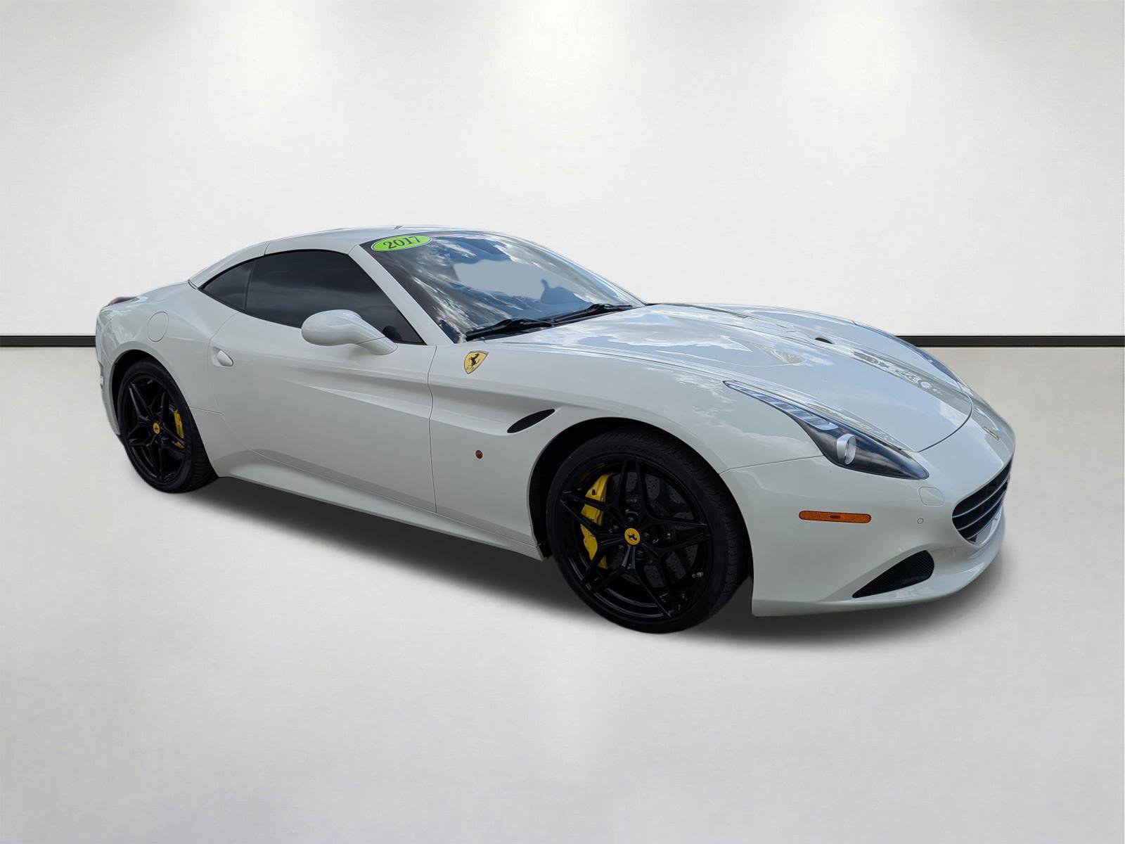 Used 2017 Ferrari California T image 1