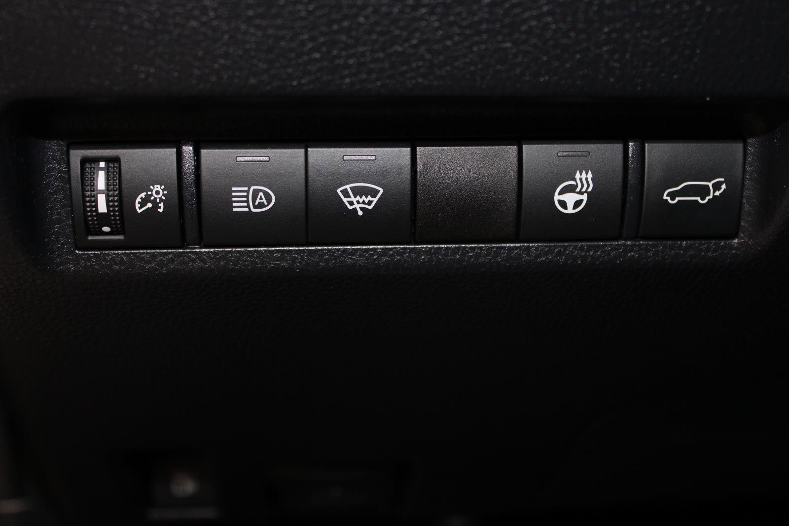 Used 2020 Toyota RAV4 XSE AWD/4WD image 18