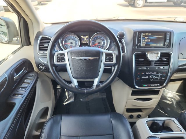 Used 2013 Chrysler Town & Country Touring FWD image 22