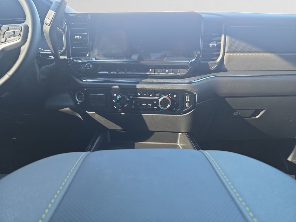 Used 2024 Chevrolet Silverado 2500 ZR2 w/ Technology Package image 13