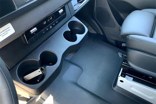 Used 2024 Mercedes-Benz Sprinter 2500 image 12