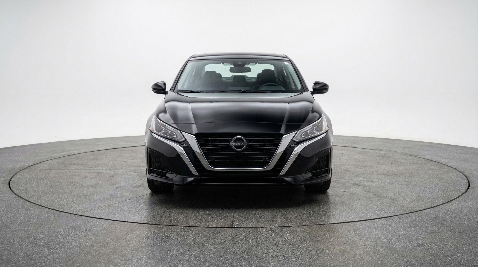 Used 2025 Nissan Altima 2.5 SV image 2