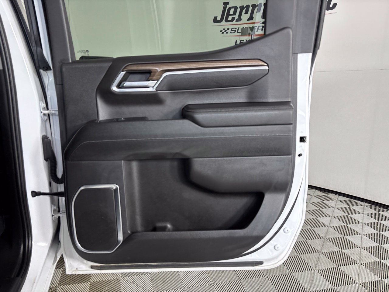 Used 2023 Chevrolet Silverado 1500 LT AWD/4WD image 26
