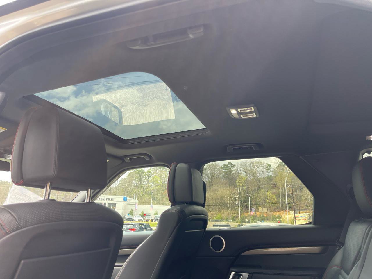 Used 2017 Land Rover Discovery HSE Luxury AWD/4WD image 16