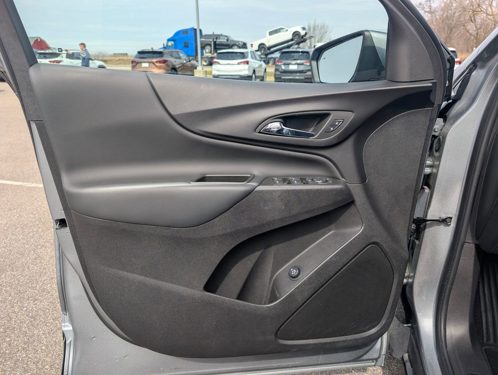 Used 2024 Chevrolet Equinox LT image 7