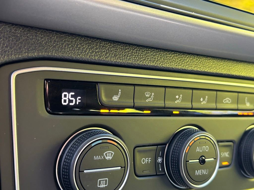 Used 2020 Volkswagen Atlas Cross Sport SE w/ Towing Package image 53