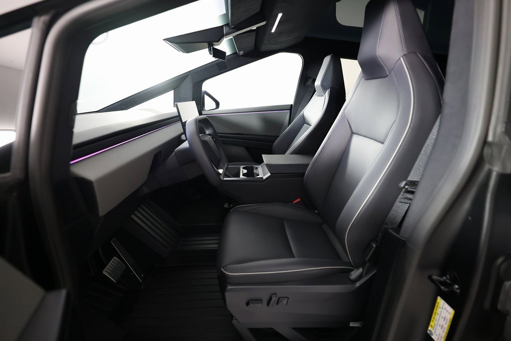 Used 2024 Tesla Cybertruck AWD Crew Cab image 18