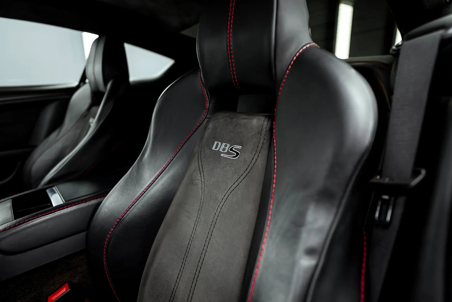 Used 2009 Aston Martin DBS Coupe RWD image 17