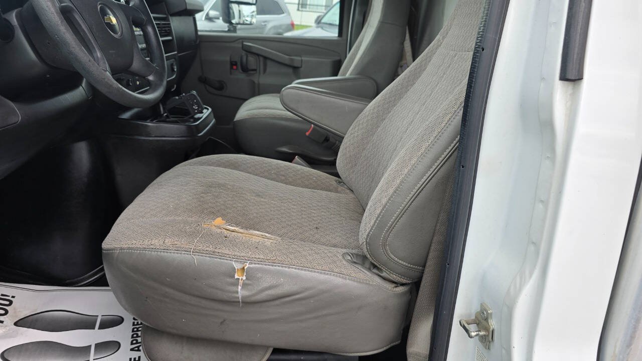 Used 2017 Chevrolet Express 3500 w/ Chrome Appearance Package RWD image 55
