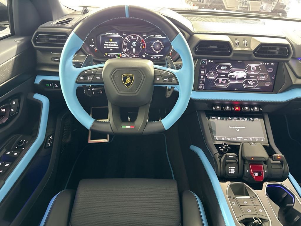 Used 2025 Lamborghini Urus SE image 17