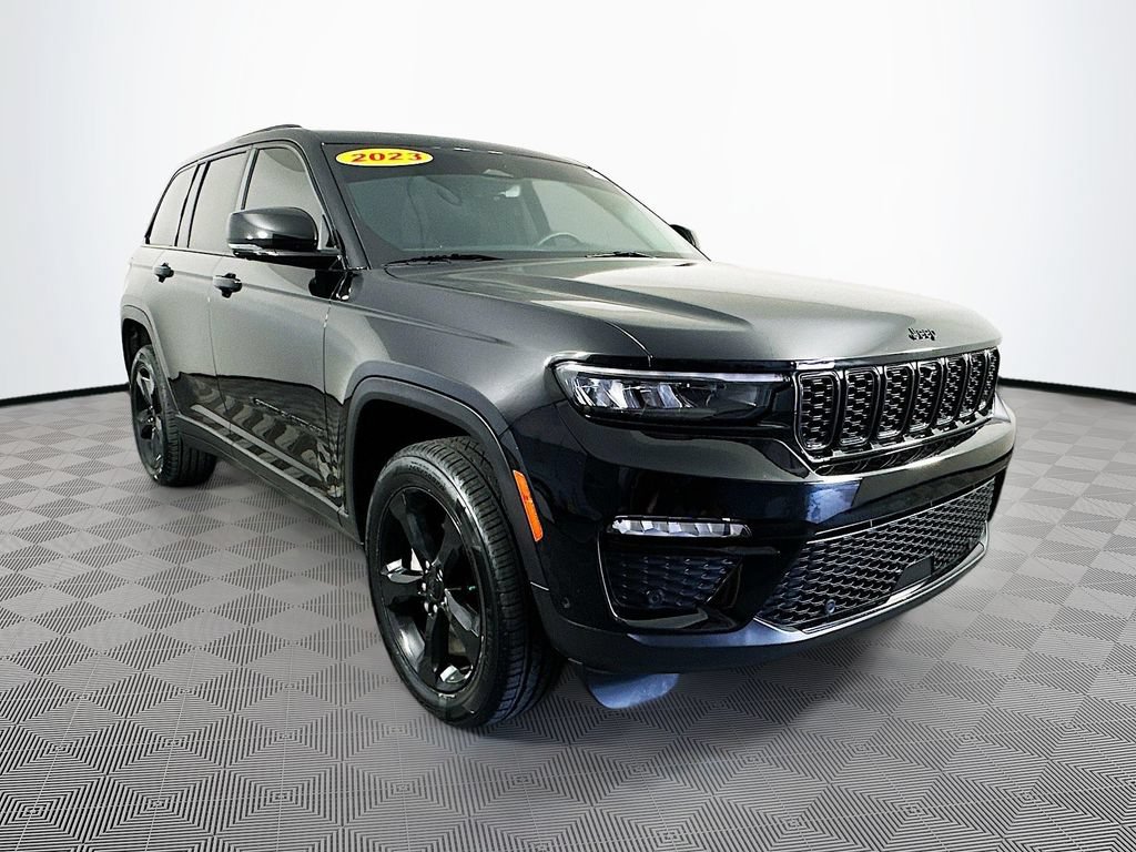 Certified 2023 Jeep Grand Cherokee Limited w/ Luxury Tech Group II AWD/4WD image 2