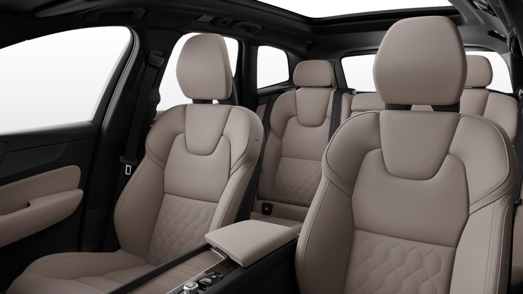 New 2026 Volvo XC60 B5 Plus w/ Protection Package Premier image 6