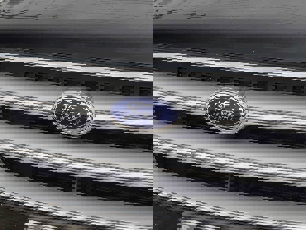 Used 2018 Ford Escape Titanium image 3