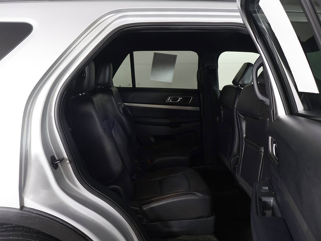Used 2018 Ford Explorer XLT w/ Equipment Group 202A image 29