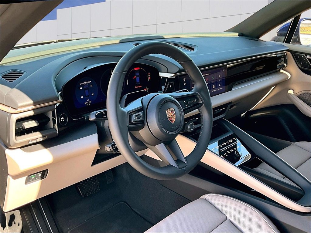 New 2026 Porsche Macan 4 Electric image 4