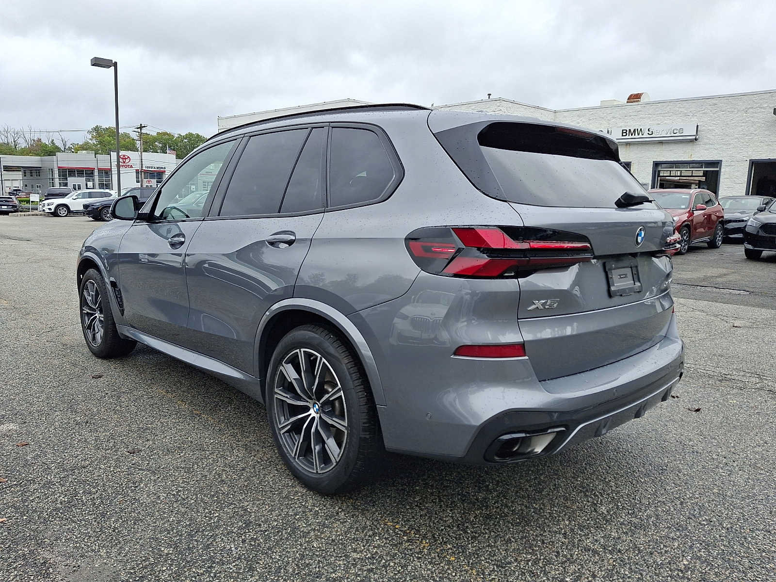 Used 2024 BMW X5 xDrive40i w/ Executive Package AWD/4WD image 4