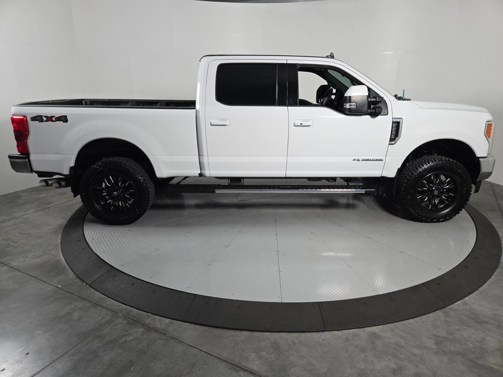 Used 2019 Ford F250 Lariat w/ Lariat Ultimate Package AWD/4WD image 4