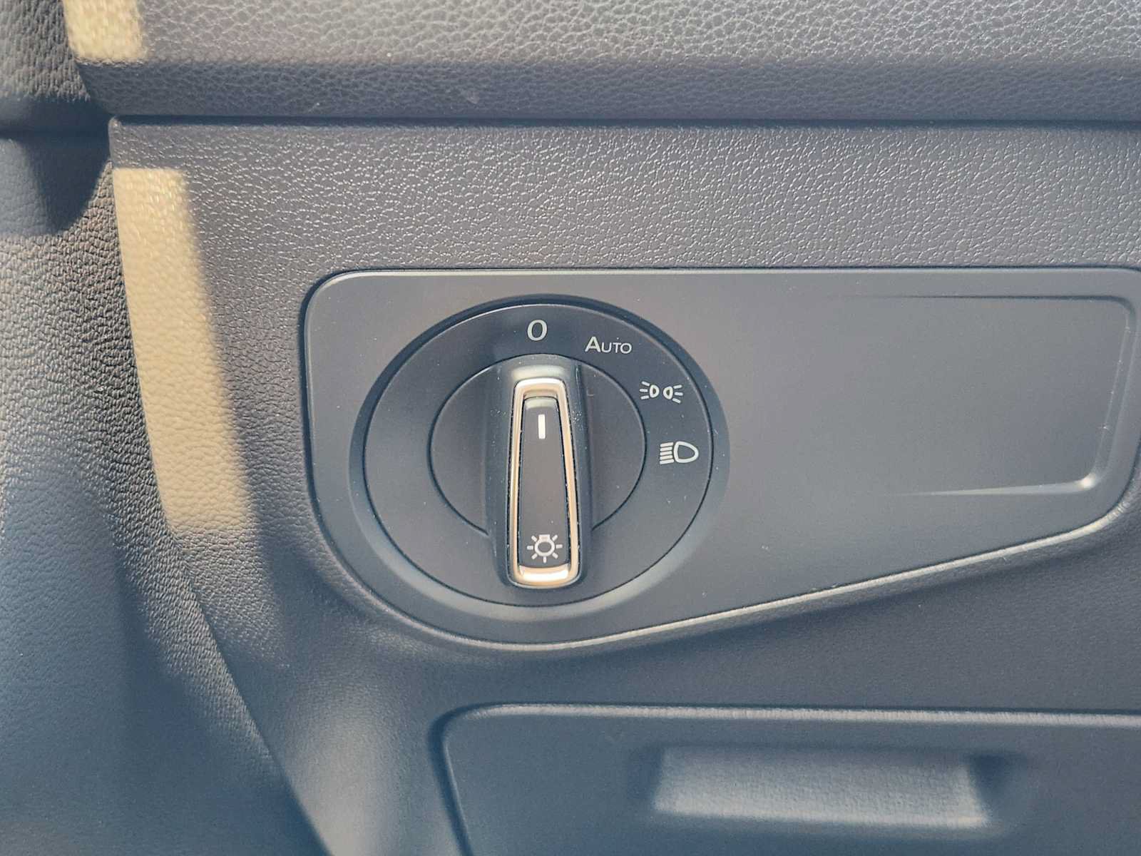Used 2019 Volkswagen Tiguan SE w/ Panoramic Sunroof Package FWD image 20