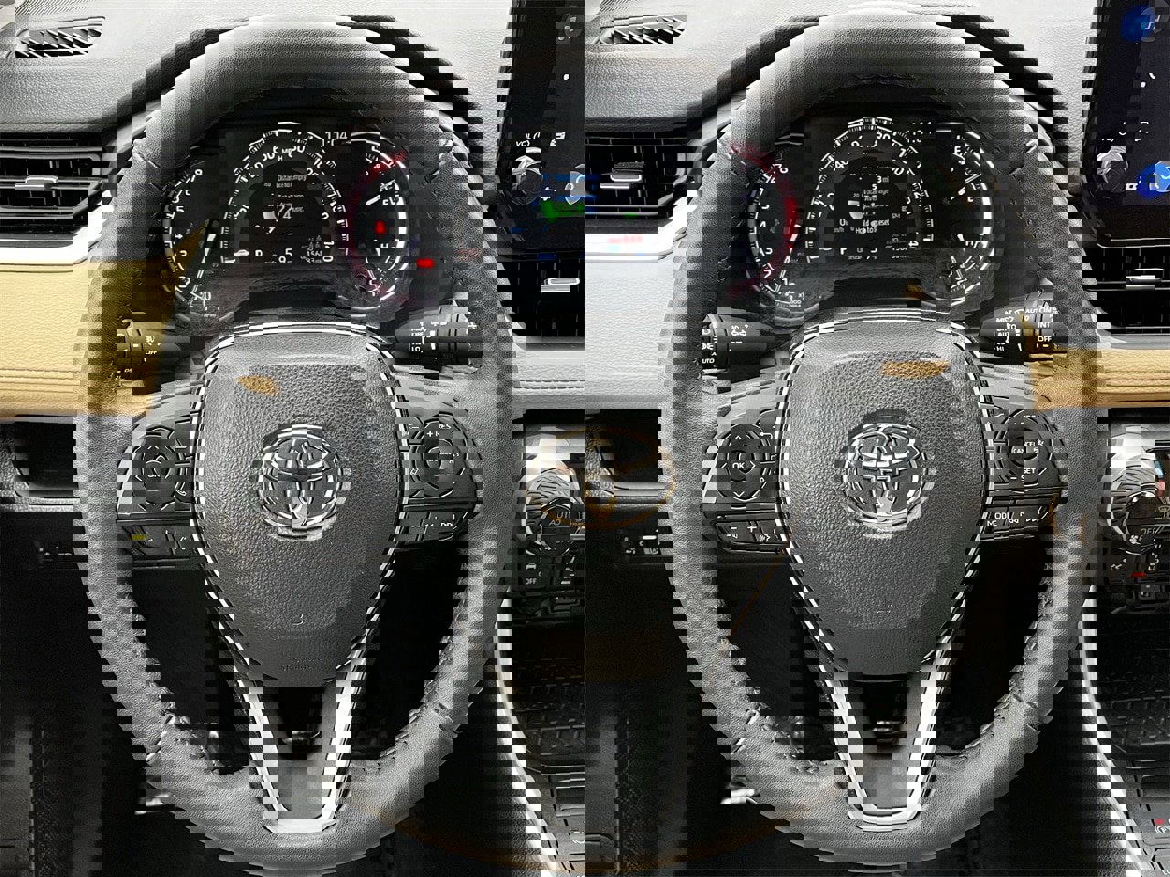 Used 2023 Toyota RAV4 XLE Premium image 11