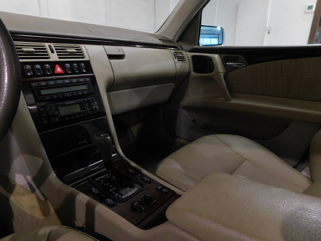 Used 1999 Mercedes-Benz E 320 4MATIC Sedan image 34