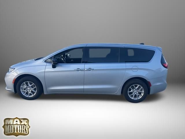 New 2026 Chrysler Pacifica Select image 4