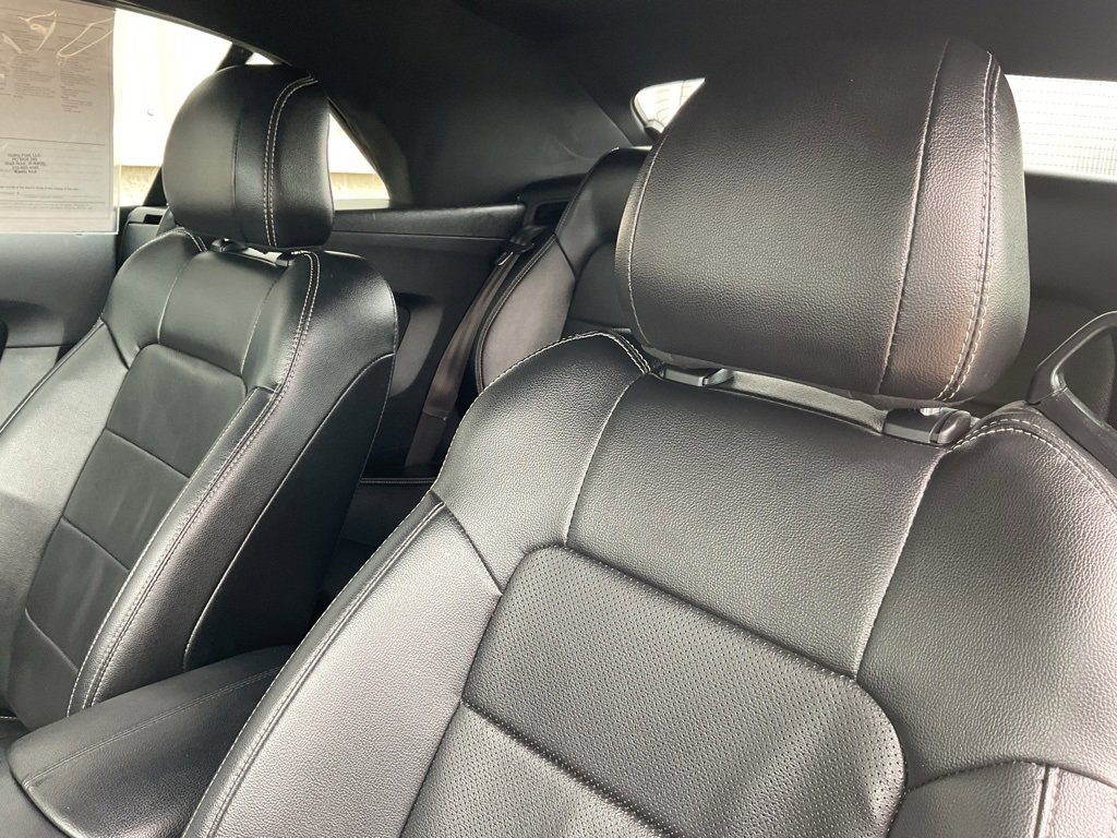 Used 2022 Ford Mustang Premium image 9