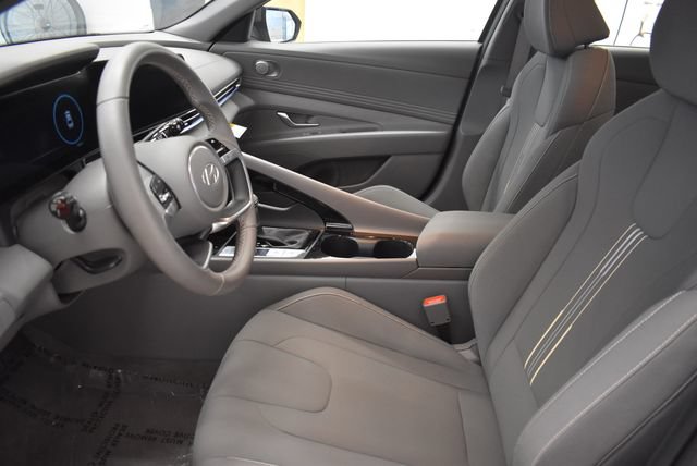 Used 2025 Hyundai Elantra SEL FWD image 22