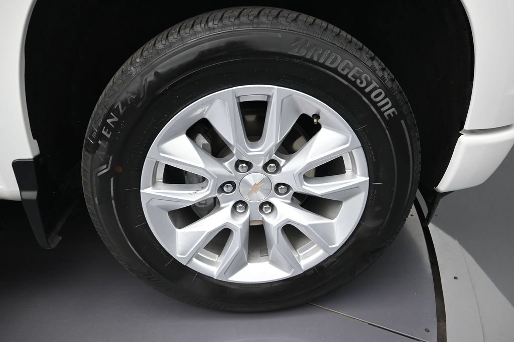 Used 2024 Chevrolet Silverado 1500 Custom RWD image 9