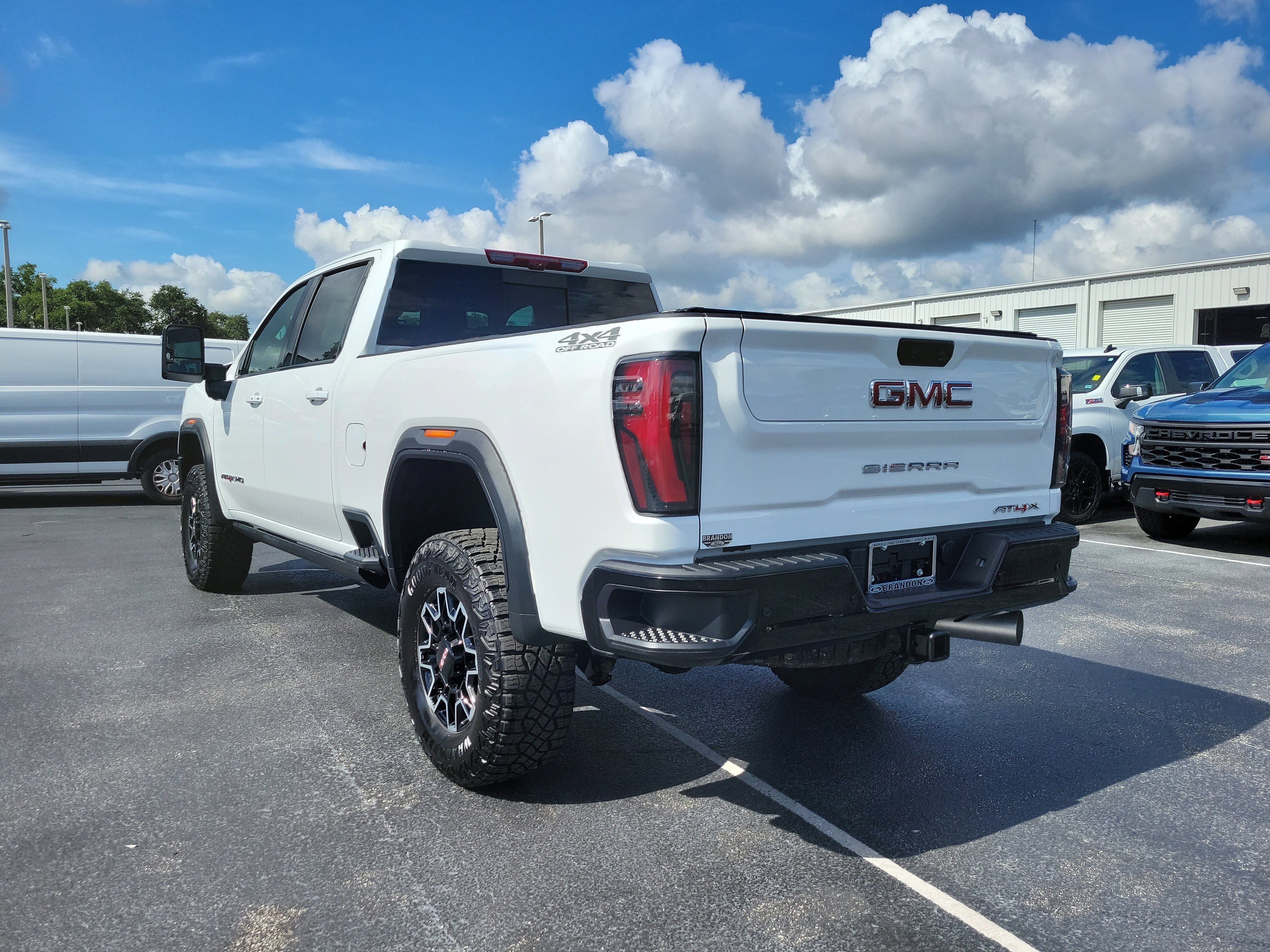 Used 2025 GMC Sierra 2500 AT4X AWD/4WD image 7