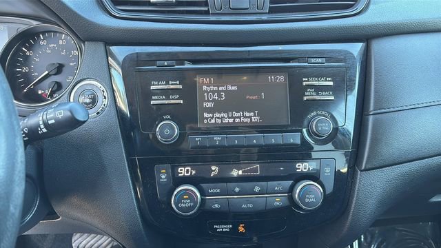 Used 2017 Nissan Rogue SV w/ Sun & Sound Touring Package image 25