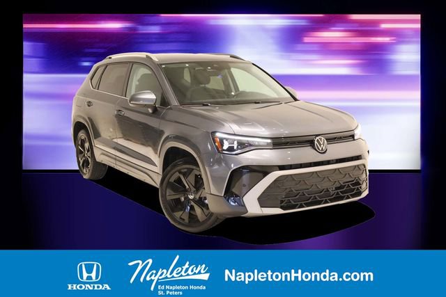 Used 2025 Volkswagen Taos SE w/ Black Wheel Package